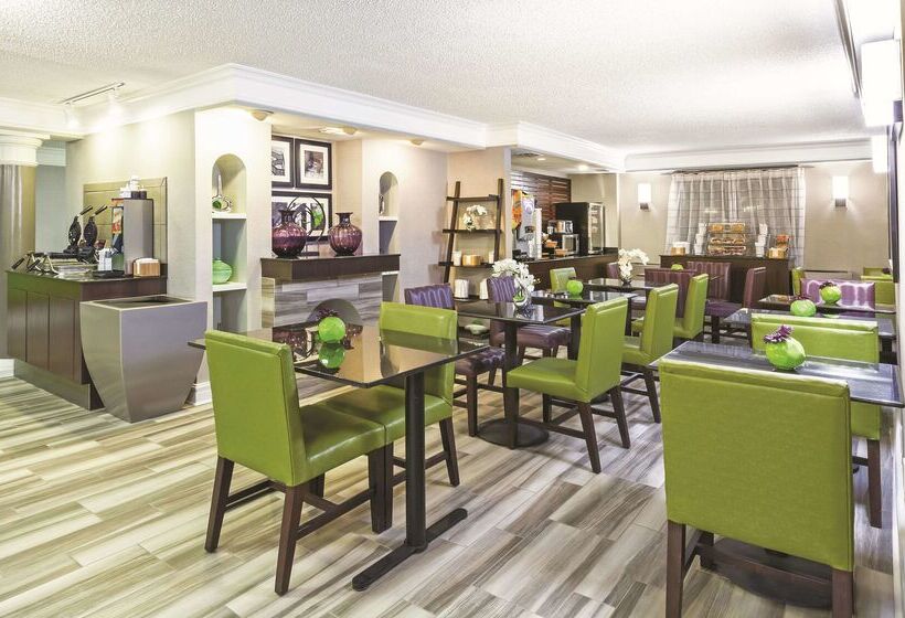 هتل La Quinta Inn By Wyndham Midland