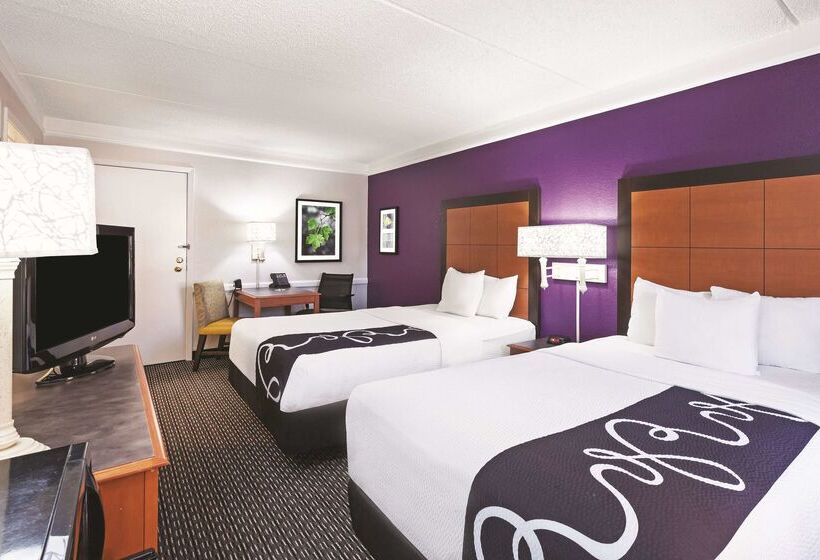 هتل La Quinta Inn By Wyndham Midland