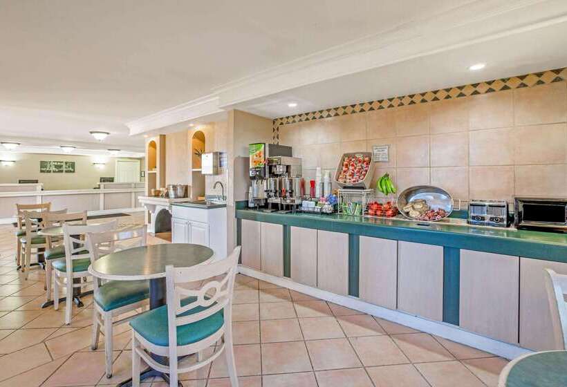 هتل La Quinta Inn By Wyndham Reno