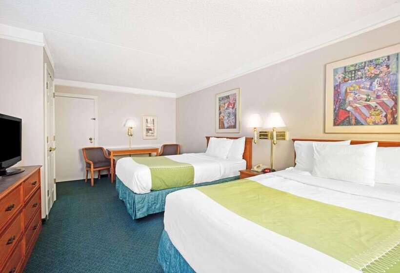 هتل La Quinta Inn By Wyndham Reno