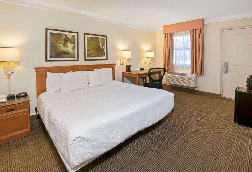 هتل La Quinta Inn By Wyndham San Antonio Market Square