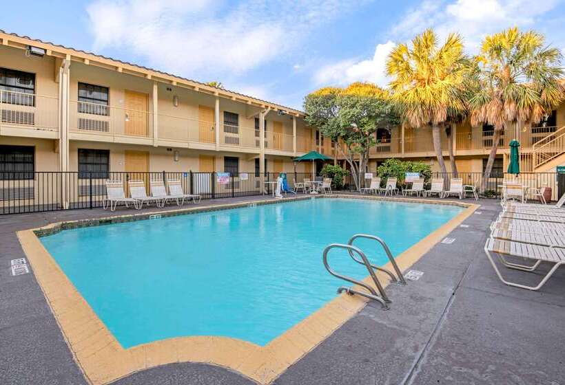 هتل La Quinta Inn By Wyndham San Antonio Market Square