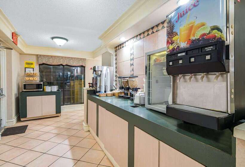 هتل Days Inn By Wyndham San Diego Vista