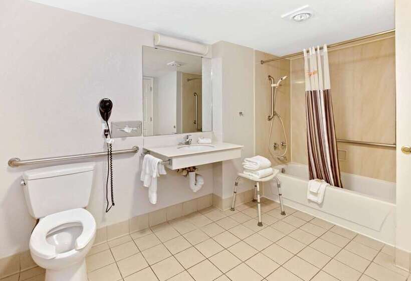 هتل La Quinta Inn By Wyndham Santa Fe