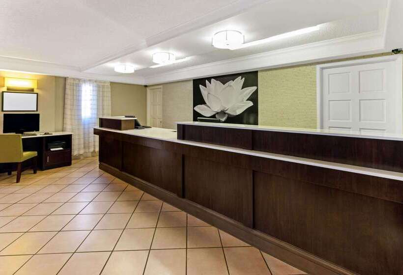 هتل La Quinta Inn By Wyndham Santa Fe