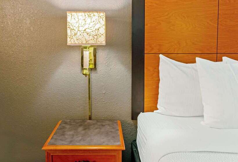 هتل La Quinta Inn By Wyndham Santa Fe