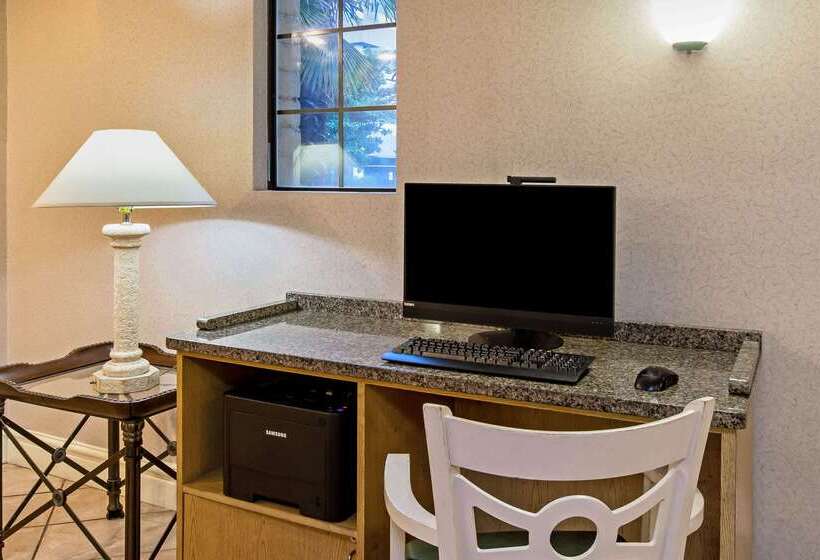 בית מלון כפרי La Quinta Inn By Wyndham Stockton