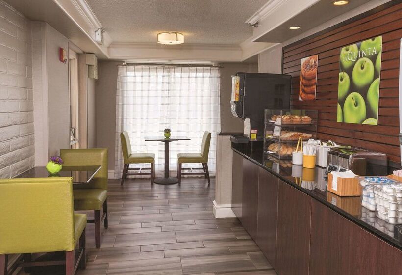 هتل La Quinta Inn By Wyndham Ventura