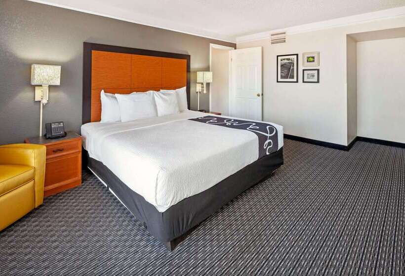 هتل La Quinta Inn By Wyndham Ventura