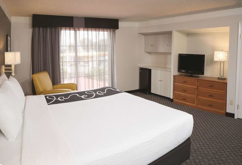 هتل La Quinta Inn By Wyndham Ventura