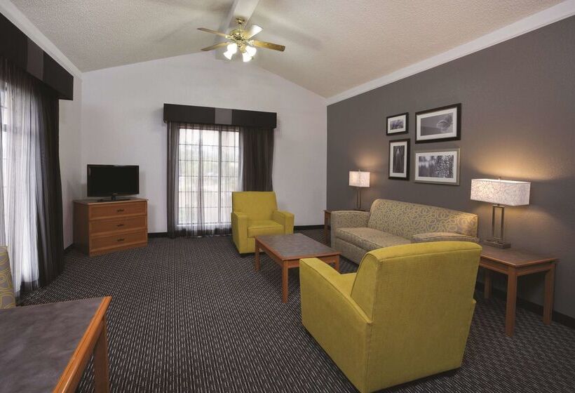 هتل La Quinta Inn By Wyndham Ventura