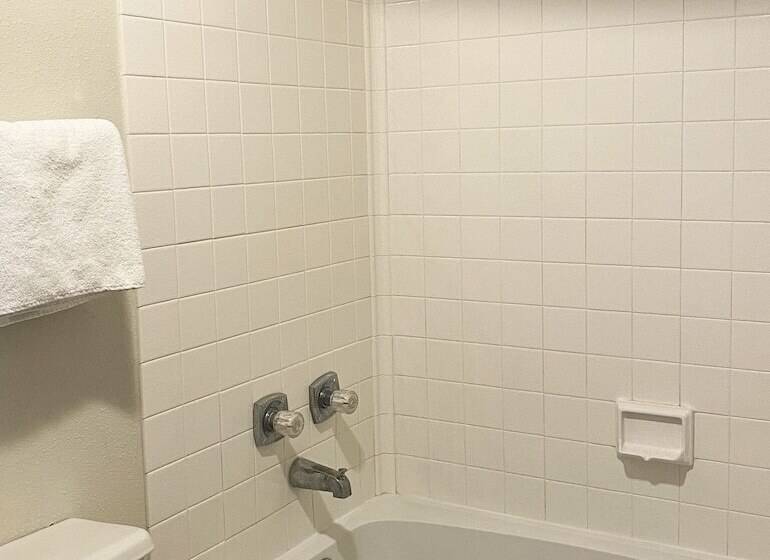 ホテル National 9 Inn Price