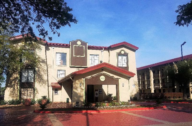 هتل Red Roof Inn & Suites Houston  Hobby Airport