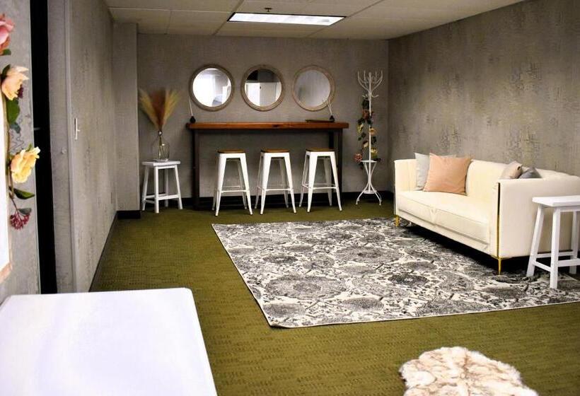 هتل Rochester Airport Marriott