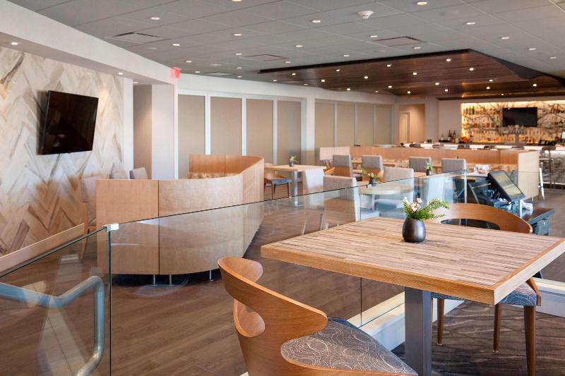 هتل Rochester Airport Marriott