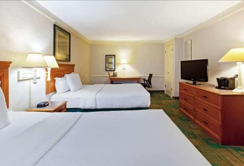 هتل Rodeway Inn