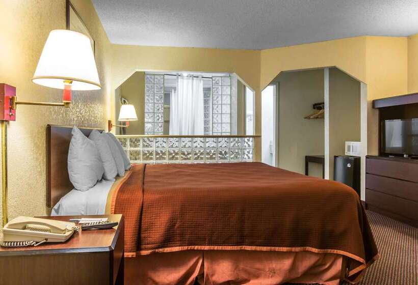 هتل Rodeway Inn & Suites