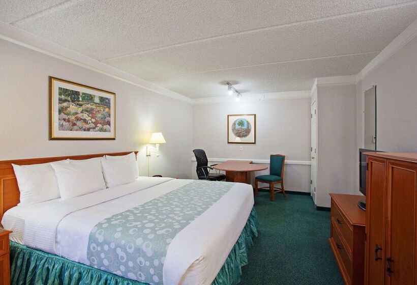 فندق Super 8 By Wyndham San Bernardino