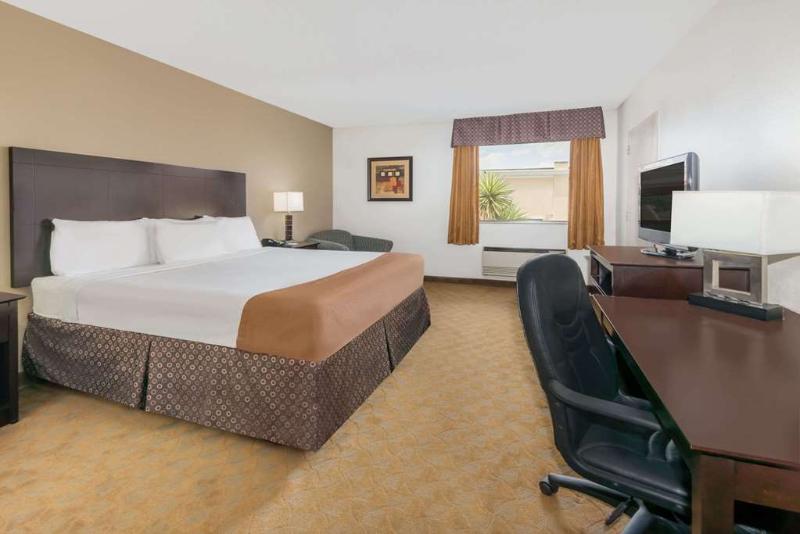 Surestay Plus Hotel By Best Western Lubbock Medical Center