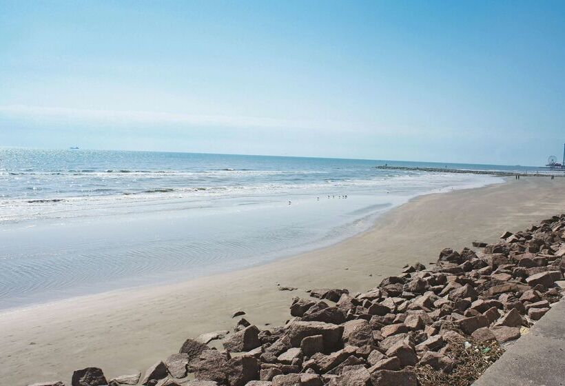 בית מלון כפרי Wingate By Wyndham Galveston East Beach