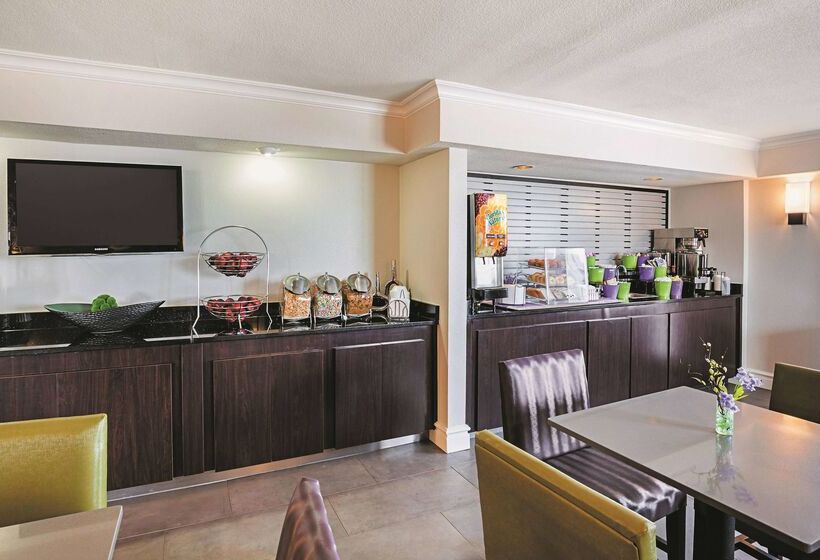 בית מלון כפרי Wingate By Wyndham Galveston East Beach