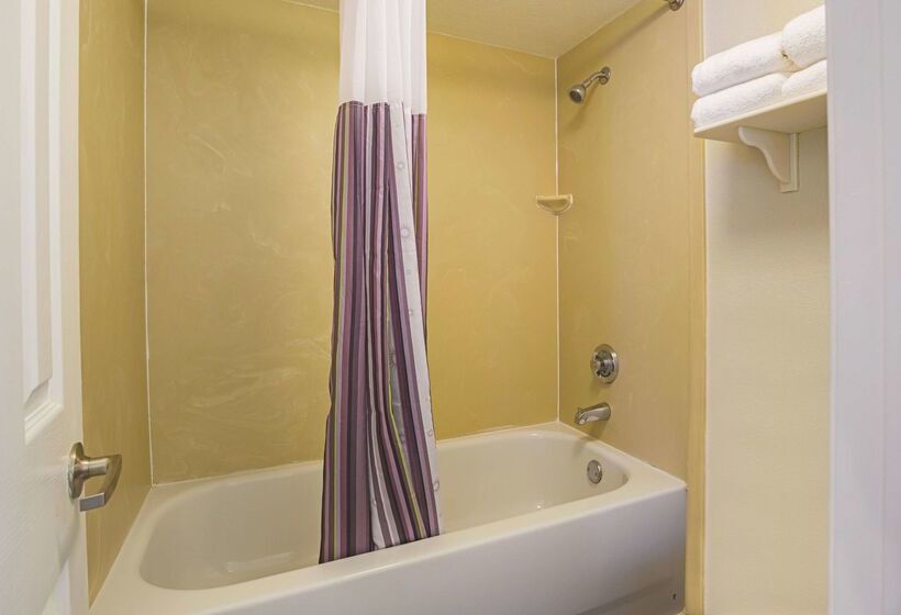 בית מלון כפרי Wingate By Wyndham Galveston East Beach