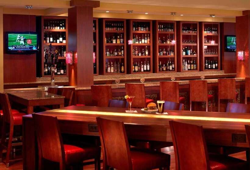 هتل Wyndham Cleveland Airport
