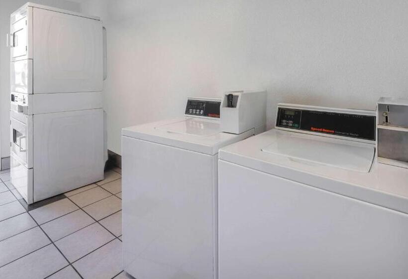 Motel 6 Ventura, Ca   Beach