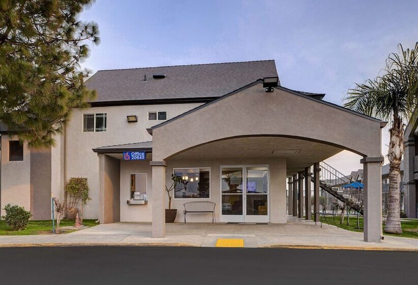 Motel 6buttonwillow, Ca Central