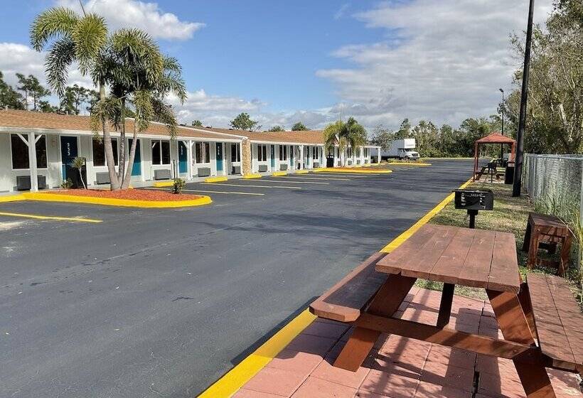 فندق على الطريق Knights Inn Punta Gorda