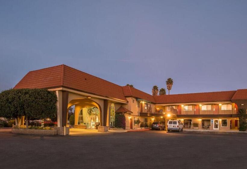 מוטל Laurel Inn & Conference Center