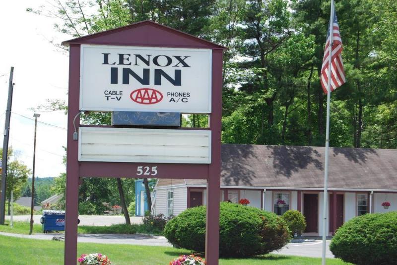 مُتل Lenox Inn