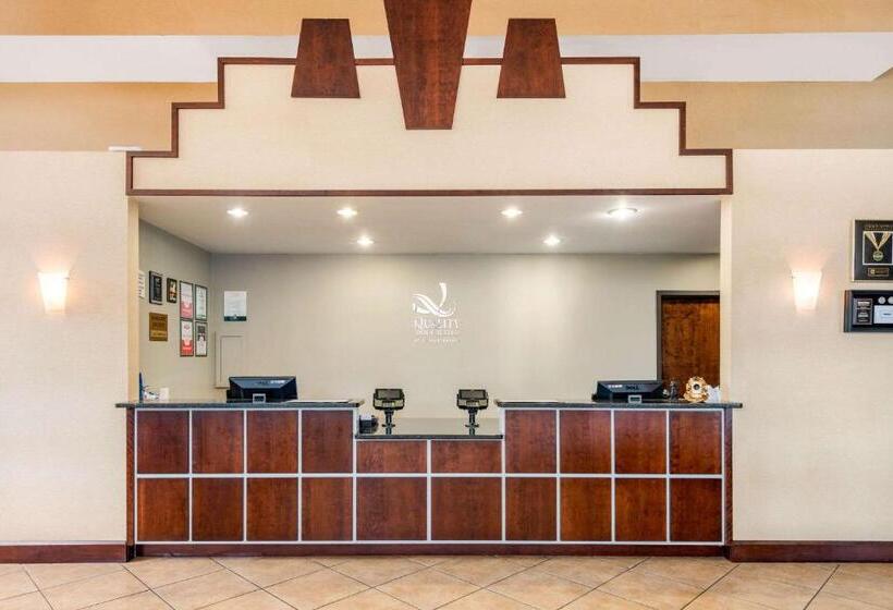 리조트 Quality Inn & Suites Tarpon Springs South