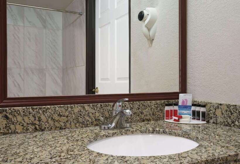 فندق Baymont By Wyndham Bremerton Wa