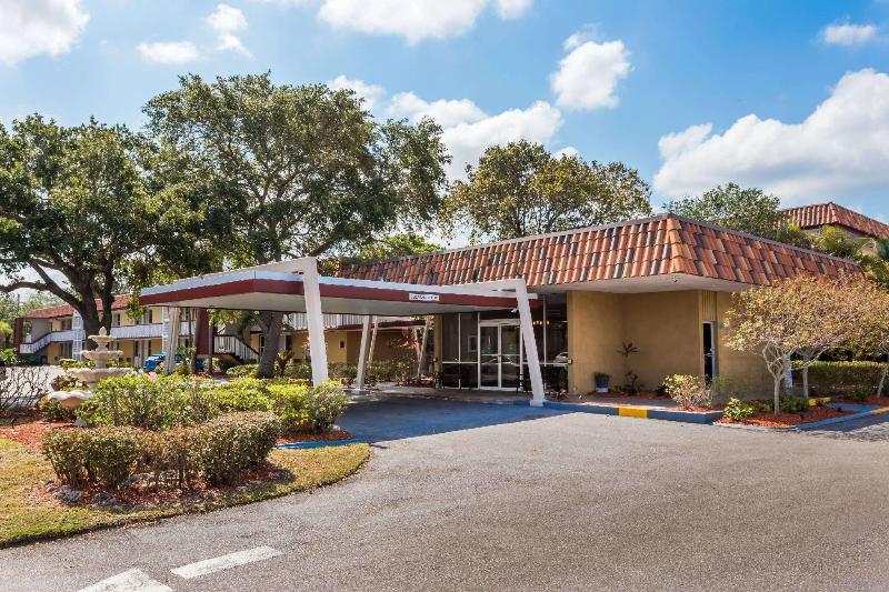 בית מלון כפרי Baymont By Wyndham Sarasota