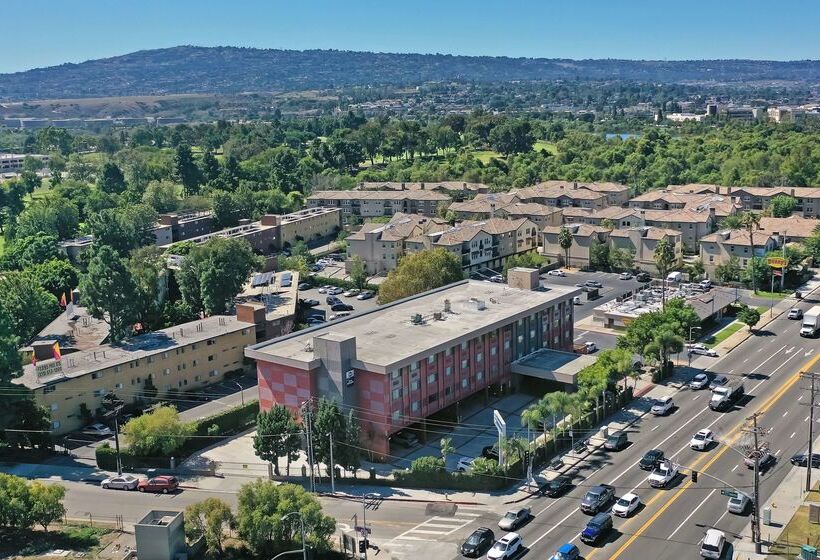 בית מלון כפרי Best Western Los Angeles Worldport