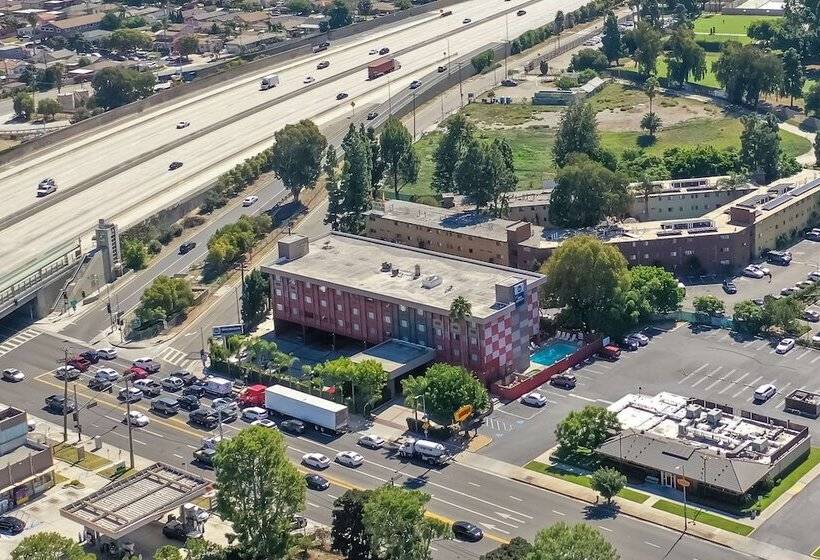 בית מלון כפרי Best Western Los Angeles Worldport