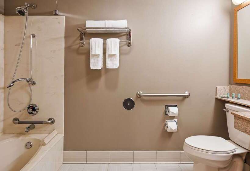 هتل Best Western West Towne Suites