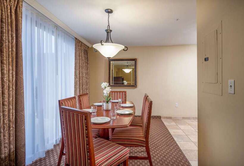 Clarion Collection Hotel Arlington Court Suites