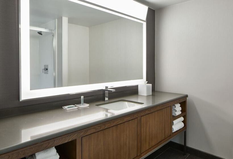 هتل Courtyard By Marriott Detroit Downtown