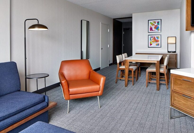 هتل Courtyard By Marriott Detroit Downtown