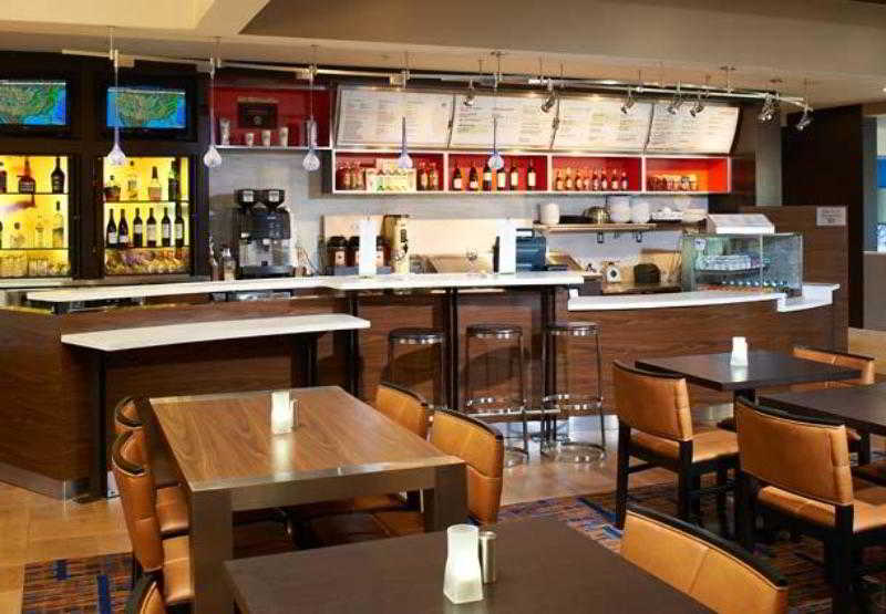 هتل Courtyard By Marriott Rockford