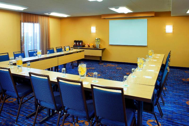 هتل Courtyard By Marriott Rockford