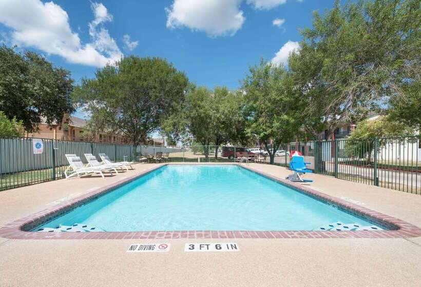 בית מלון כפרי Days Inn By Wyndham Bryan College Station