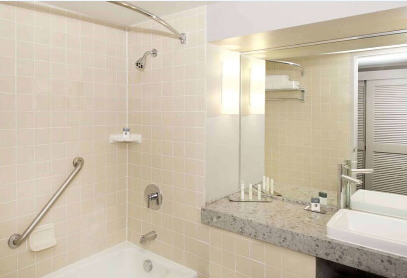 هتل Doubletree By Hilton Bloomington Minneapolis South