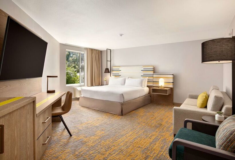 هتل Doubletree By Hilton Campbell  Pruneyard Plaza