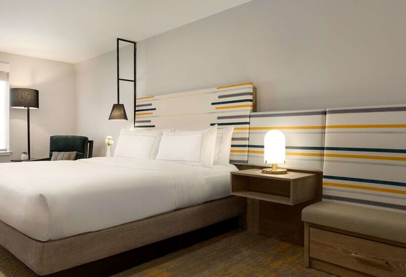 هتل Doubletree By Hilton Campbell  Pruneyard Plaza