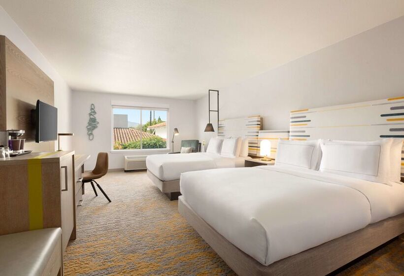 هتل Doubletree By Hilton Campbell  Pruneyard Plaza