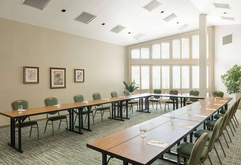 هتل Doubletree By Hilton Campbell  Pruneyard Plaza