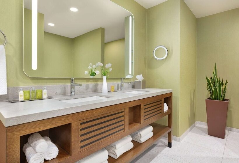 هتل Doubletree By Hilton Campbell  Pruneyard Plaza